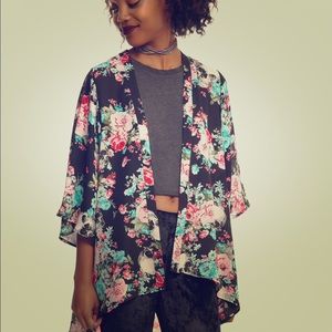 Hot topic Floral Kimono